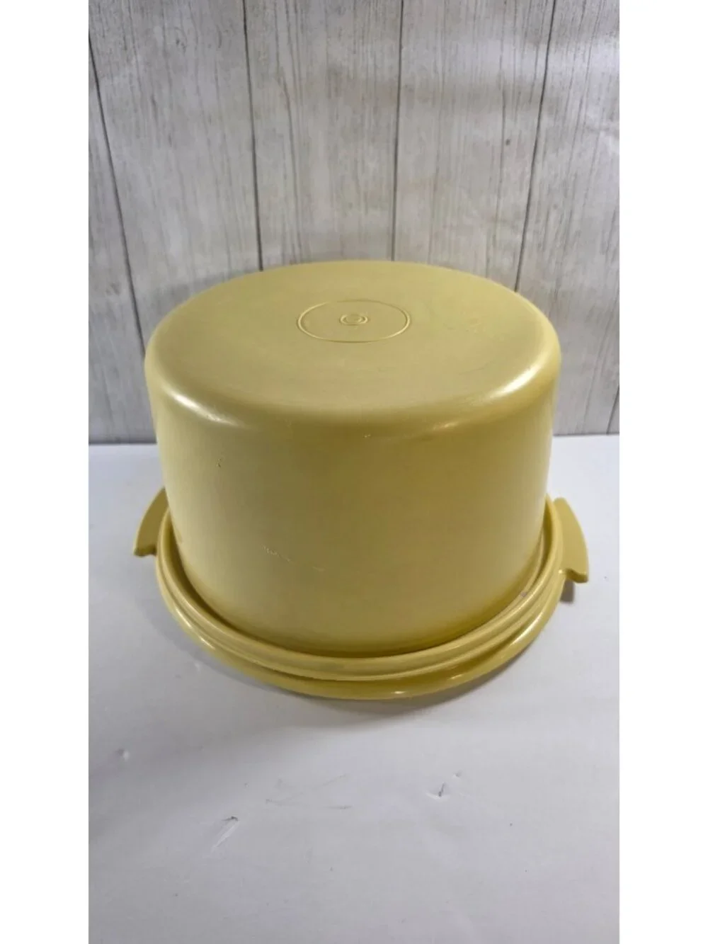 VINTAGE 70'S  TUPPERWARE CAKE CARRIER TAKER SUNBURST YELLOW 684-5 DOME